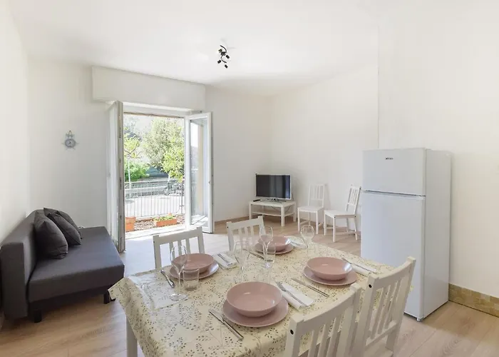 2 Bedroom Stunning In * Rapallo